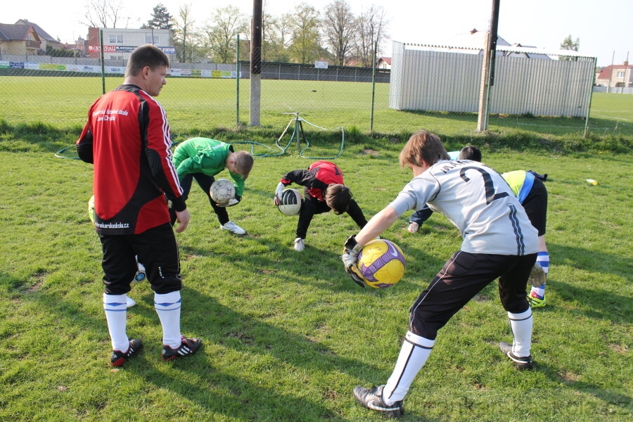 Tr�nink SK Slovan Kunratice (Pond�l�, 18.4.2010)